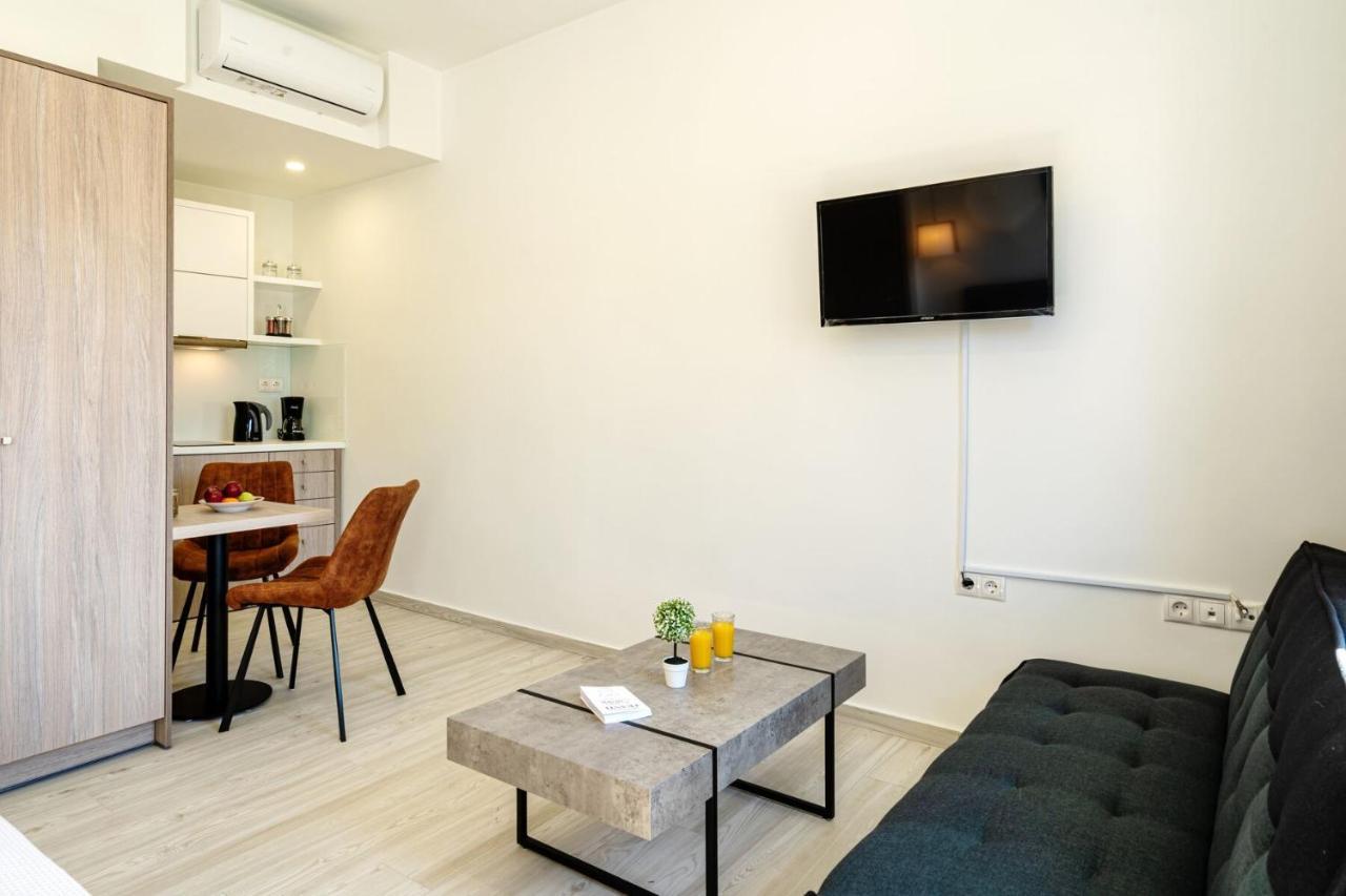 White&Gray Apartment ريثيمنو المظهر الخارجي الصورة