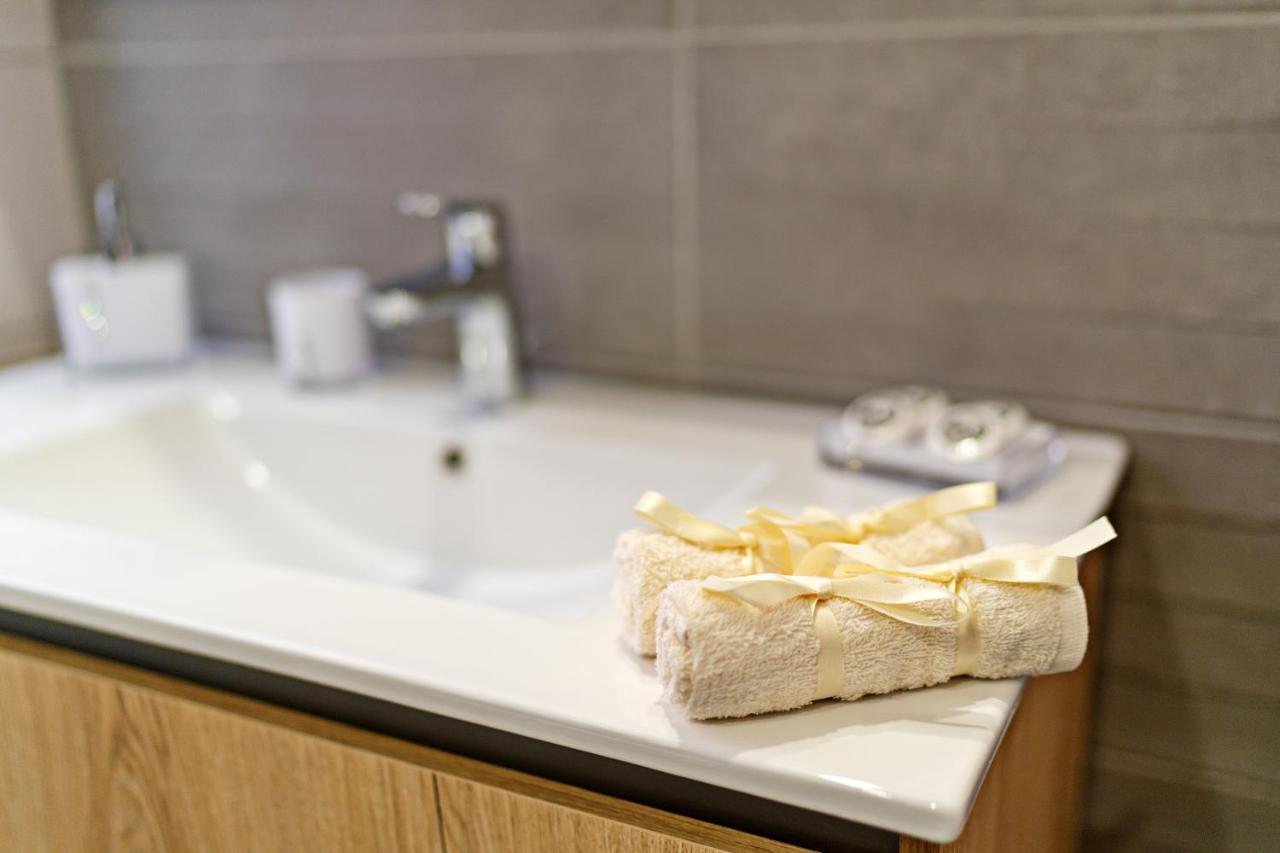 White&Gray Apartment ريثيمنو المظهر الخارجي الصورة