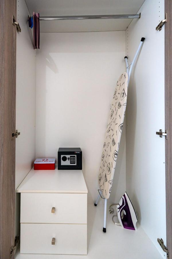 White&Gray Apartment ريثيمنو المظهر الخارجي الصورة